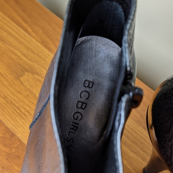 NWOT BCBGirls Pointed Toe Ankle Boots - Picture 3 of 6